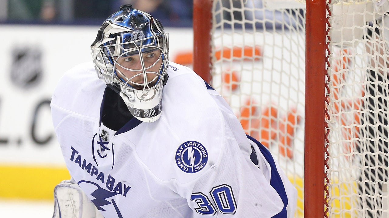 Lightning goalie Ben Bishop faces shots for first time since wrist surgery